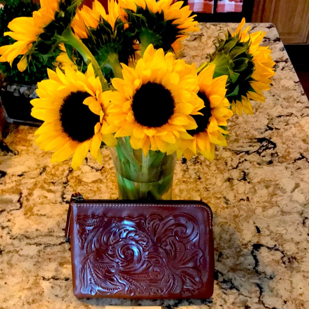 New without tags Patricia Nash tooled leather wristlet 🤗